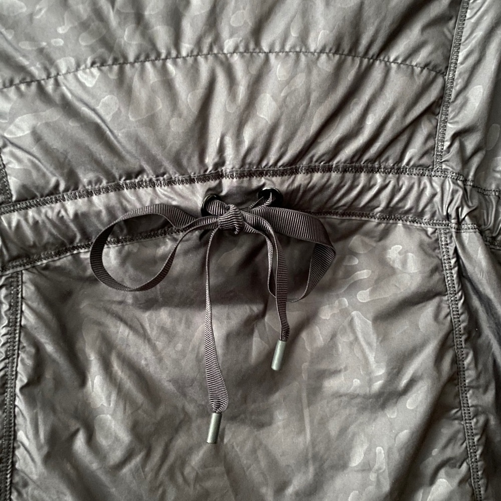 LULULEMON Spring Fling Puffy Windbreaker 4 - Picture 8 of 12